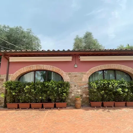 The Barn Among Olive Trees بيت للعطل